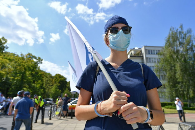 Manifestacja pracowników całego środowiska medycznego pod Sejmem /Piotr Nowak /PAP