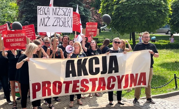 Manifestacja pracowników MOPR w Bytomiu. "Płaca niższa niż zasiłki"