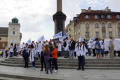 Manifestacja pracowników służby zdrowia w Warszawie