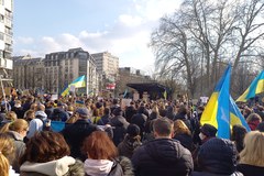 Manifestacja przeciwko wojnie na Ukrainie w Brukseli 