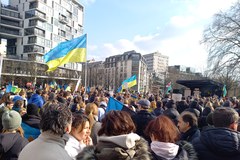 Manifestacja przeciwko wojnie na Ukrainie w Brukseli 