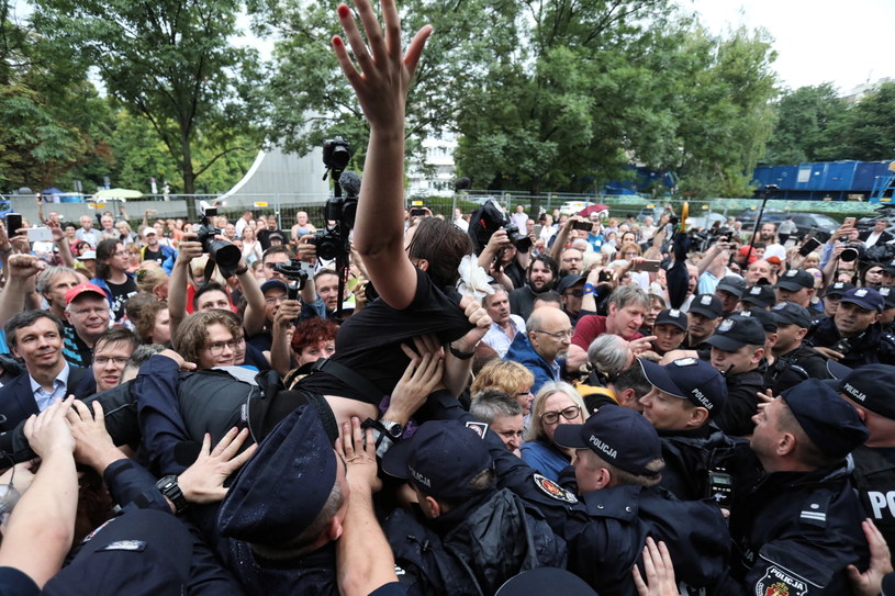 Manifestacja przeciwników reformy sądownictwa pod hasłem "Sejm jest nasz" /	Tomasz Gzell   /PAP