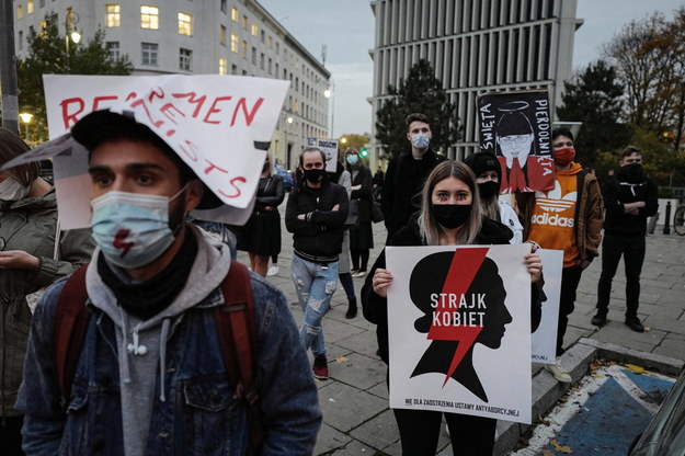 Manifestacja przeciwników zaostrzenia prawa aborcyjnego przed Sejmem, 27 października /Mateusz Marek /PAP