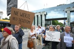 Manifestacja przed Sądem Najwyższym
