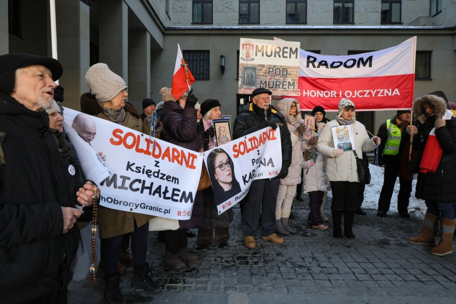 Manifestacja przed Sądem Okręgowym w Warszawie w dniu rozpoczęcia procesu /Paweł Supernak  /PAP
