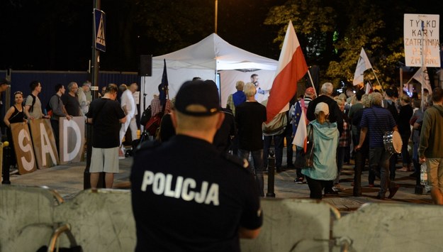 Manifestacja przed Sejmem / 	Jakub Kamiński    /PAP