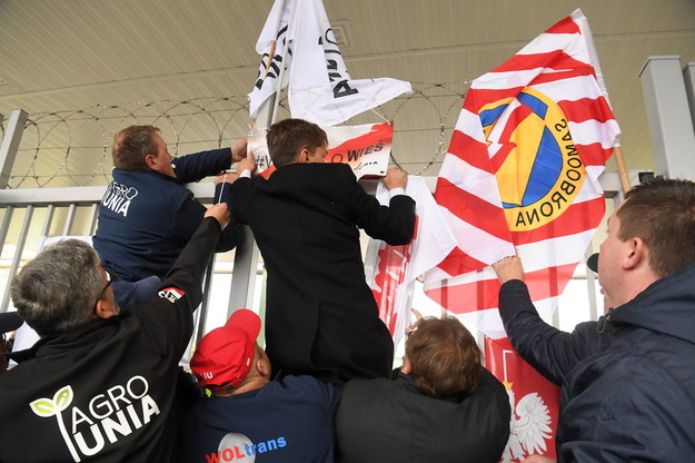 Manifestacja przed siedzibą spółki Anwil we Włocławku /Tytus Żmijewski /PAP