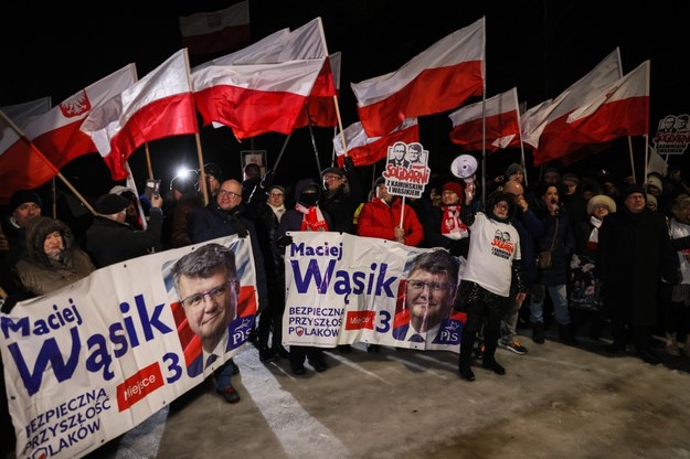 Manifestacja przed Zakładem Karnym w Przytułach Starych. /Leszek Szymański /PAP