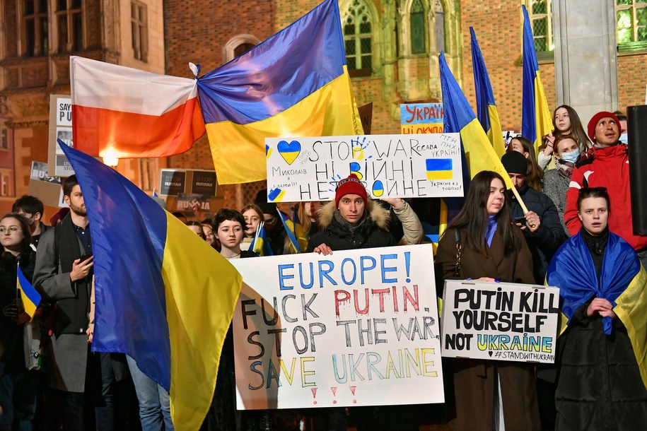 Manifestacja solidarności z Ukrainą na rynku we Wrocławiu. /Maciej Kulczyński /PAP