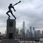 Manifestacja w Jersey City przeciw planom przesunięcia Pomnika Katyńskiego