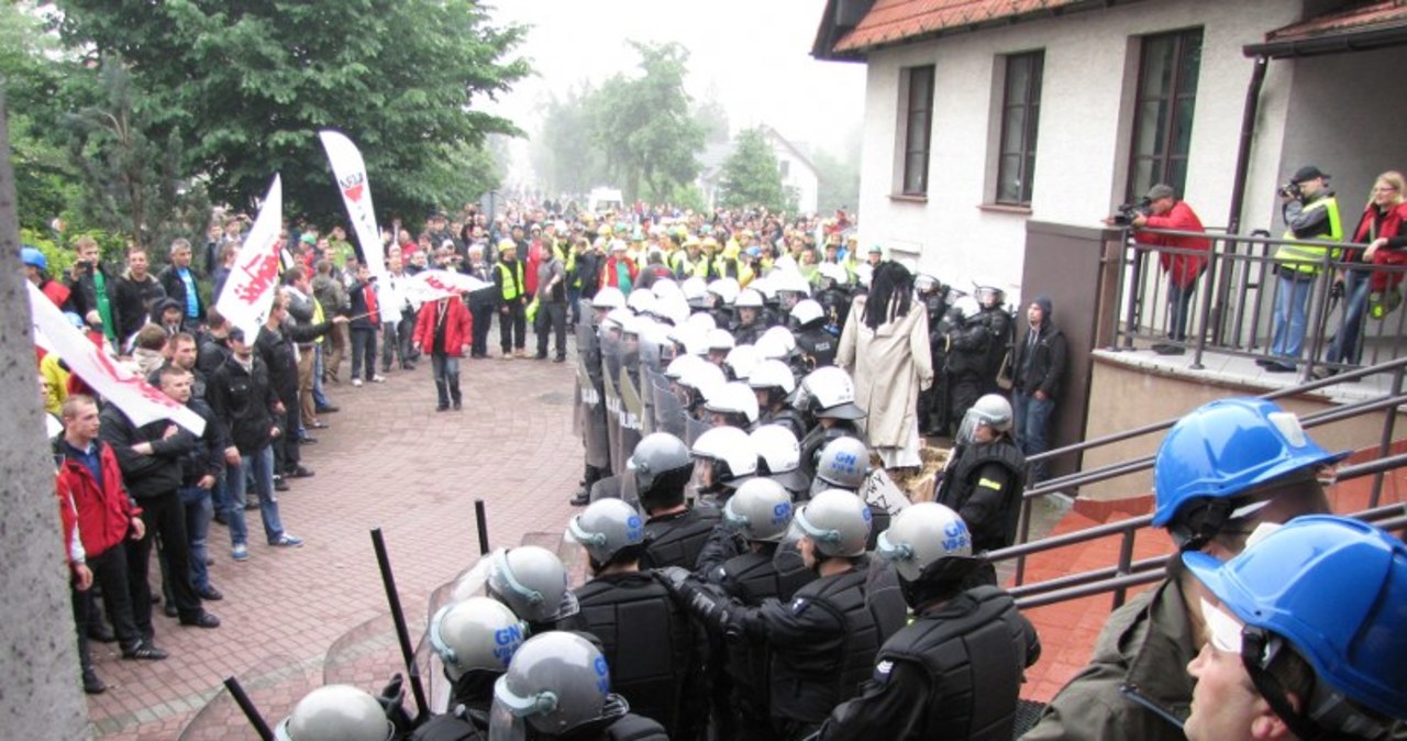 Manifestacja w obronie kopalni. Policja musiała użyć pałek i gazu 