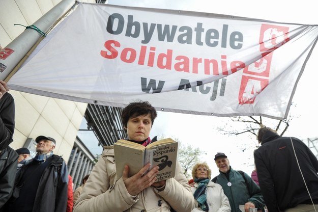 Manifestacja "w obronie wolności słowa i myśli" zorganizowana przez stowarzyszenie "Obywatele Solidarnie w Akcji" / 	Marcin Obara  /PAP