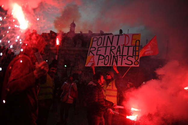 Manifestacja w Paryżu /	JULIEN DE ROSA /PAP/EPA