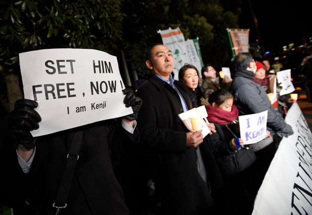 Manifestacja w Tokio z żądaniem uwolnienia zakładników Państwa Islamskiego /FRANCK ROBICHON /PAP/EPA