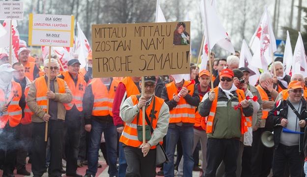 Manifestacja związkowców i pracowników huty Arcelor Mittal /PAP