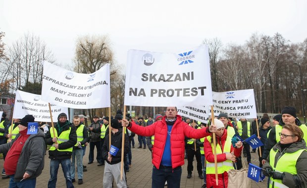 Manifestacja związkowców przed konwencją Koalicji Obywatelskiej