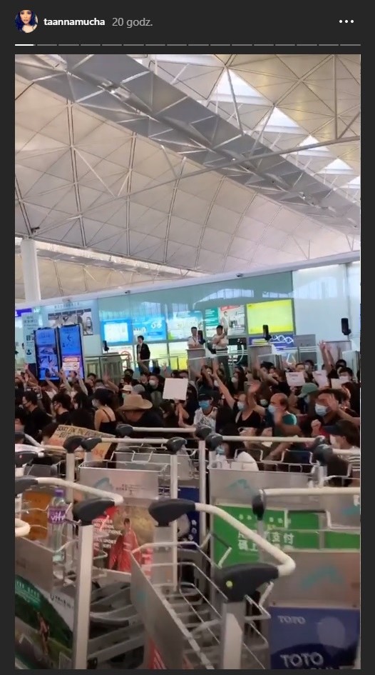 Manifestacje na lotnisku w Hongkongu /Instagram/ Anna Mucha  /Instagram