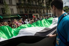 Manifestacje na ulicach Paryża i Berlina