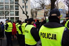 Manifestacje przed siedzibą Trybunału Konstytucyjnego w Warszawie