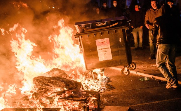 Manifestacje w Berlinie: Ponad 200 osób aresztowanych, kilkudziesięciu rannych policjantów