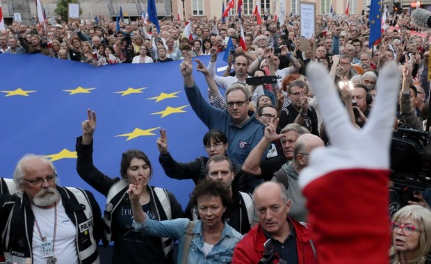 Manifestacje w Polsce przeciwko ustawie o SN. Gersdorf: Nie doszliśmy z prezydentem do konsensusu