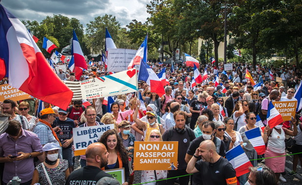 Manifestacje we Francji przeciwko paszportom sanitarnym. "Mamy dość kłamców"