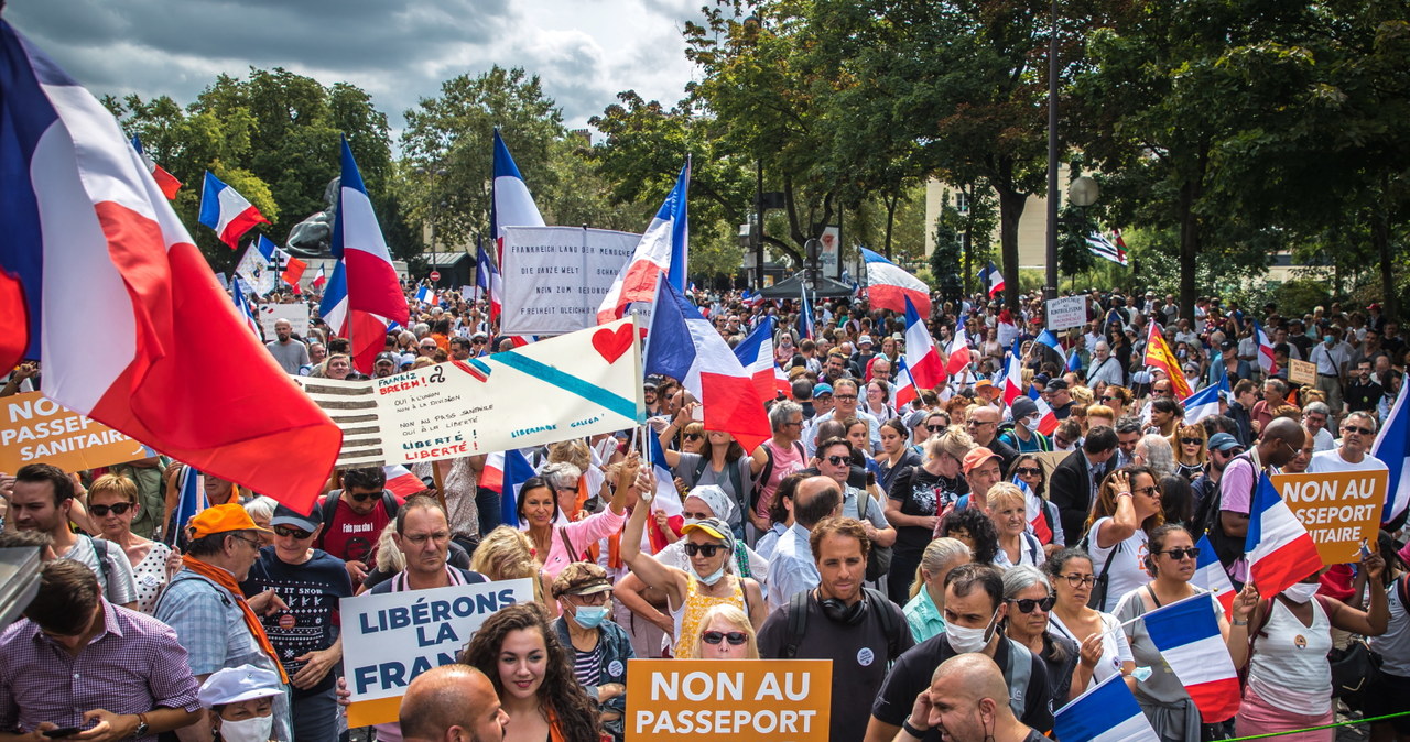 Manifestacje we Francji przeciwko paszportom sanitarnym. "Mamy dość kłamców"