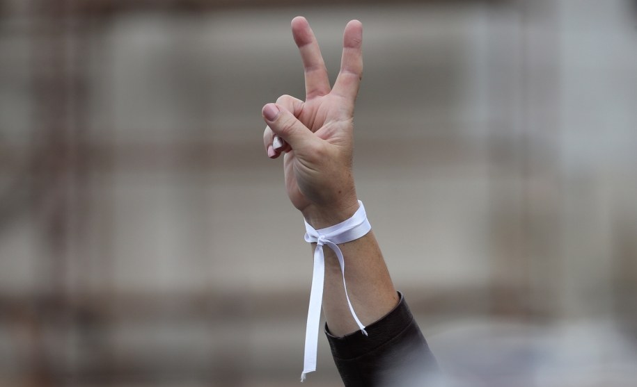 Manifestujący od wyborów prezydenckich domagają się odejścia Łukaszenki, przeprowadzenia nowych wyborów i uwolnienia więźniów politycznych /TATYANA ZENKOVICH  /PAP/EPA