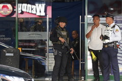 Manila: Zakładnicy przetrzymywani przez byłego ochroniarza w centrum handlowym