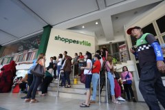 Manila: Zakładnicy przetrzymywani przez byłego ochroniarza w centrum handlowym