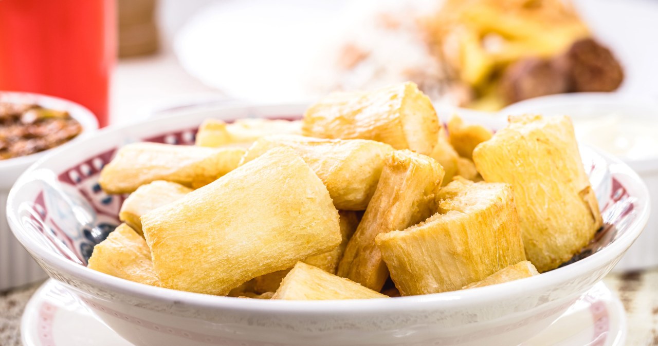 Maniok pieczony w piekarniku to ciekawa alternatywa dla frytek / rhj2017 /123RF/PICSEL