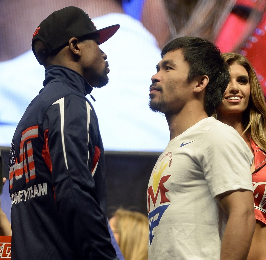 Manny Pacquiao (z prawej) i Floyd Mayweather Jr /MICHAEL NELSON /PAP/EPA