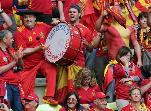 Manolo kibicujący Hiszpanom na Euro 2012 /DPA/JENS WOLF  /PAP