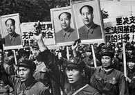 Maoizm: XI 1968, hunwejbini demonstrują poparcie dla Mao /Encyklopedia Internautica