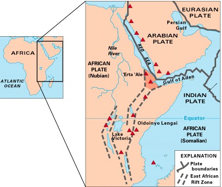 Mapa Afryki Wschodniej pokazująca niektóre z historycznie aktywnych wulkanów (czerwone trójkąty) /USGS/domena publiczna /Wikipedia