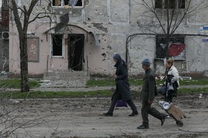Mapa pokazuje olbrzymią skalę zniszczeń Mariupola. W mieście wciąż są cywile...
