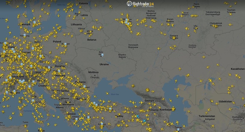 Mapa przestrzeni powietrznej nad Ukrainą w czwartek rano / Flightradar24. /materiał zewnętrzny
