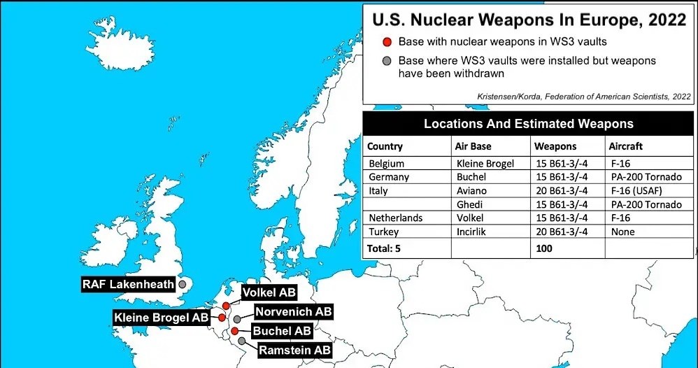 Mapa z zaznaczonymi w Europie aktywnymi i wygaszonymi bazami, które przechowywały amerykańską broń atomową w ramach nuclear sharing /@Avionalytics /Twitter