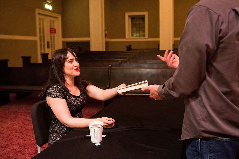 Mara Wilson podczas podpisywania swojej książki w Town Hall w Seattle / Suzi Pratt / Contributor /Getty Images