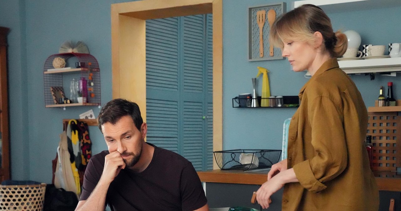 Marcin domyśli się, że Renata dostała receptę /Źródło: AIM