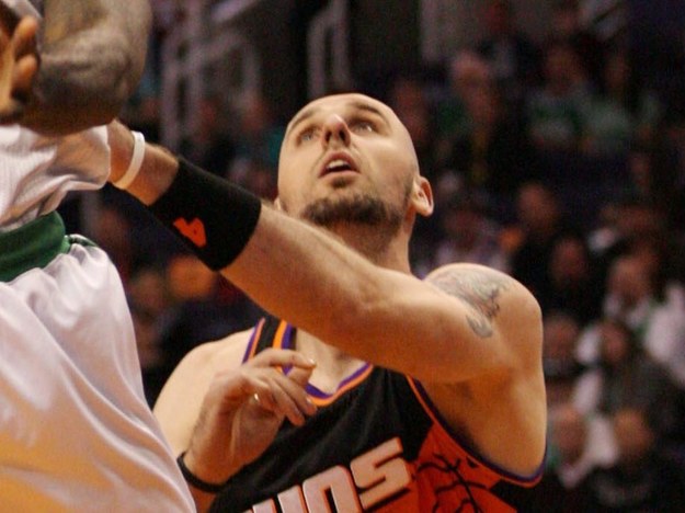 Marcin Gortat, choć rezegrał jeden z lepszych meczów w sezonie, nie mógł cieszyć się ze zwyciestwa swojej drużyny /ROY DABNER /PAP/EPA