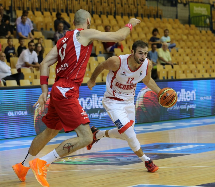 Marcin Gortat i Levan Patsatsia /ARMANDO BABANI  /PAP/EPA