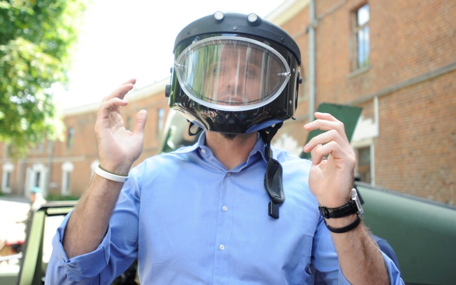 Marcin Gortat podczas spotkania z żołnierzami 2 Mazowieckiego Pułku Saperów w Kazuniu /Bartłomiej Zborowski /PAP