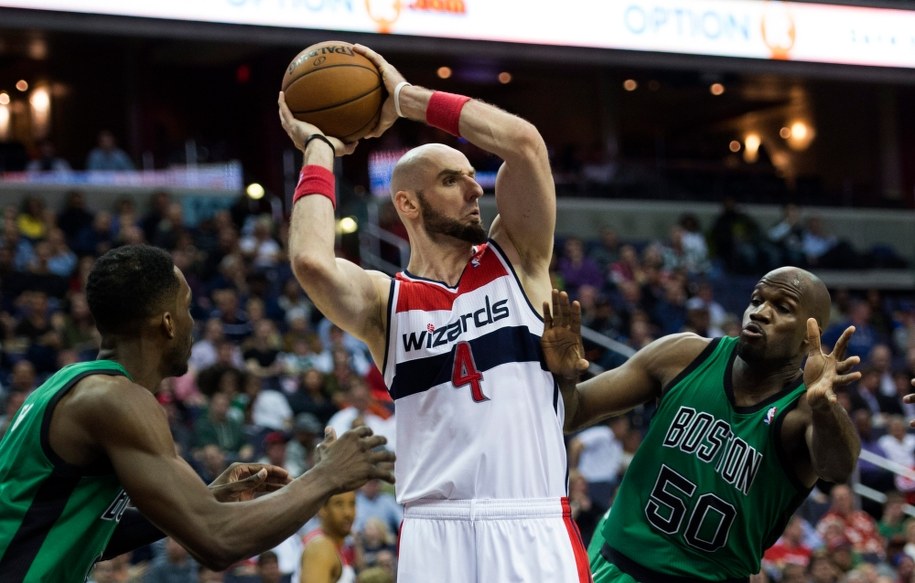 Marcin Gortat w akcji /SHAWN THEW    /PAP/EPA