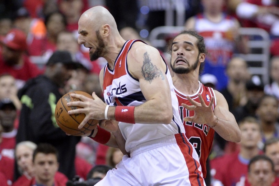 Marcin Gortat znalazł się na 15. miejscu w opublikowanym na oficjalnej stronie NBA rankingu tzw. wolnych agentów /MICHAEL REYNOLDS    /PAP/EPA