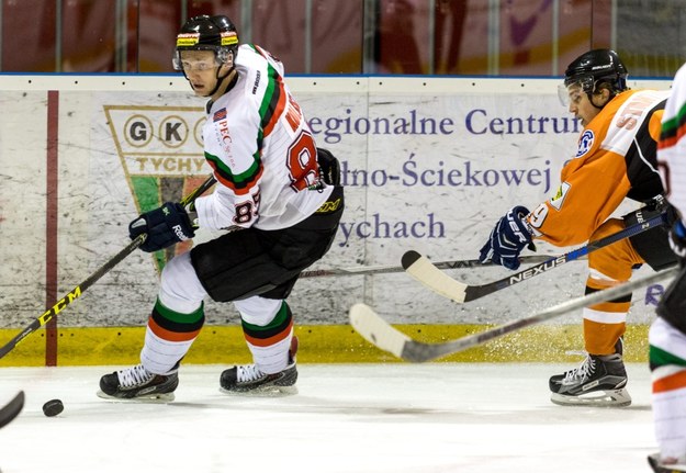 Marcin Kolusz (po lewej) w ligowym meczu GKS-u Tychy /Andrzej Grygiel /PAP