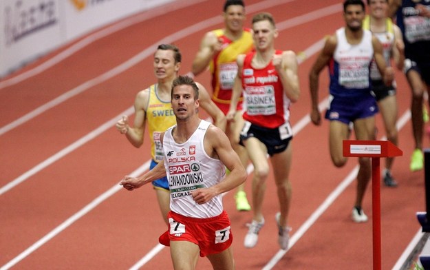Marcin Lewandowski w finale biegu na 1500 m podczas HME w Belgradzie /Aleksandar Kokovic/Anadolu Agency/Abaca /PAP