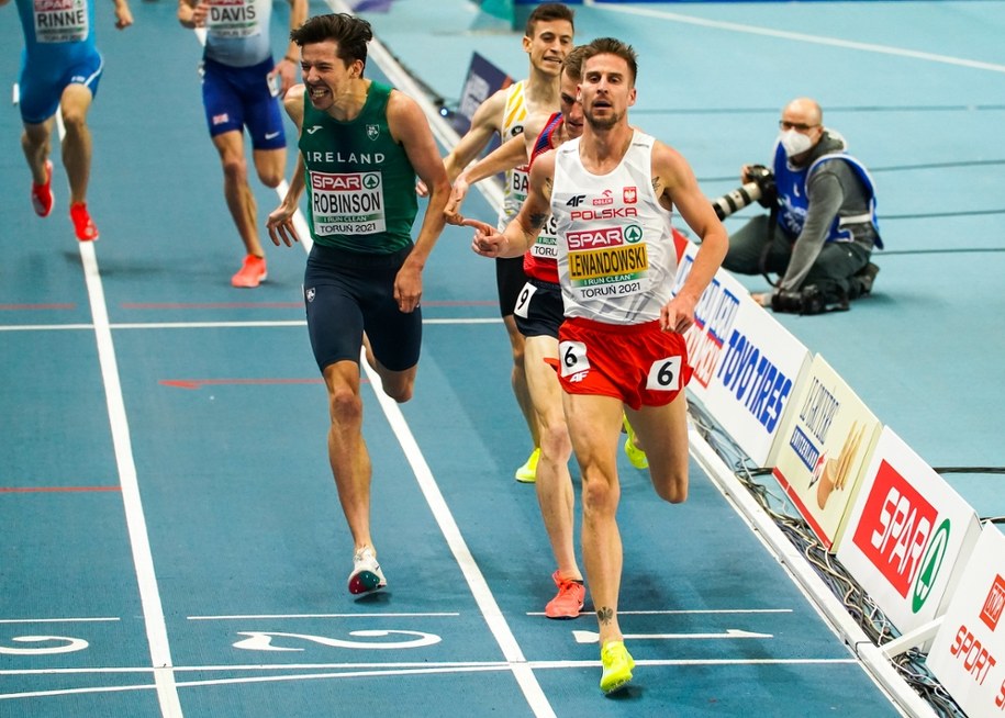 Marcin Lewandowski wygrał swoją serię eliminacji /Biuro Prasowe/HME Toruń 2021/Grzegorz Olkowski /