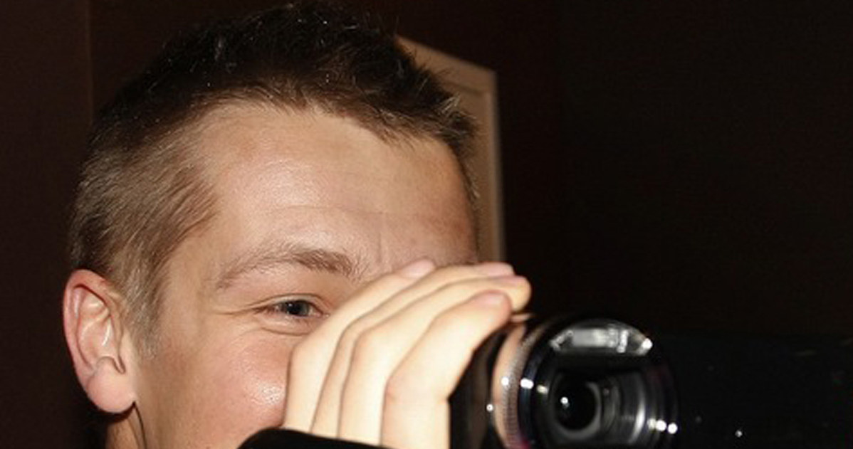 Marcin M. zamiast pozować do zdjęć sam nagrywa na bankietach. Polski Jonas Mekas? /Jarosaw Wojtalewicz /AKPA