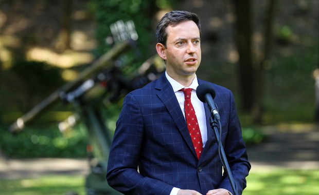 Marcin Ociepa: Za tęczową flagę na figurze Chrystusa co najmniej dzień więzienia. Plakat Andrzeja Dudy na krzyżu? Ktoś popełnił głupstwo